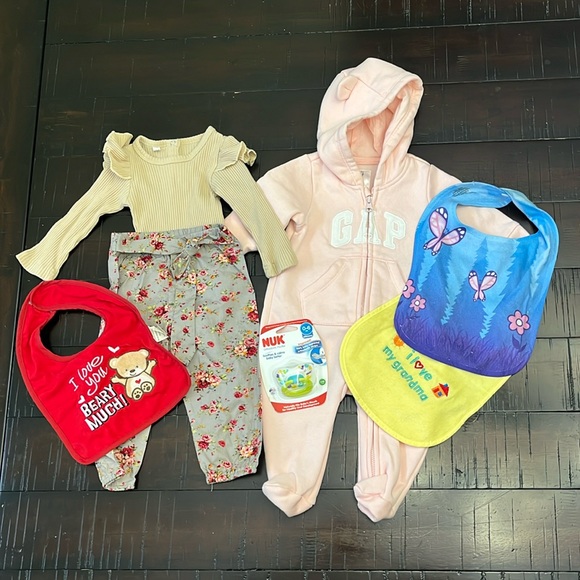 Baby girl 0-3mo and 0-6mo clothes bundle, pants and top set, gap baby one piece - Picture 1 of 12